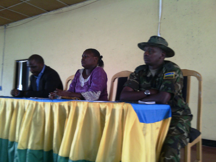 Abayobozi b'akarere n'ingabo bitabiriye uyu muhango.