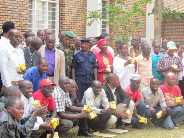 Abayobozi b'imidugudu bemeza ko telefone bahawe izatuma barushaho gutanga service nziza.