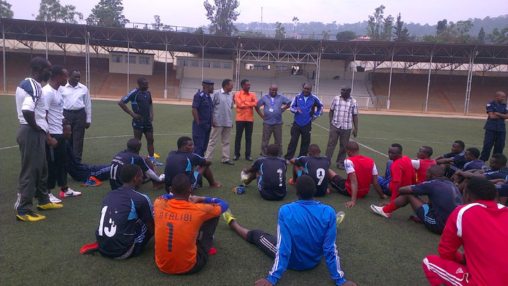 Abayobozi ba Police Fc baganira n