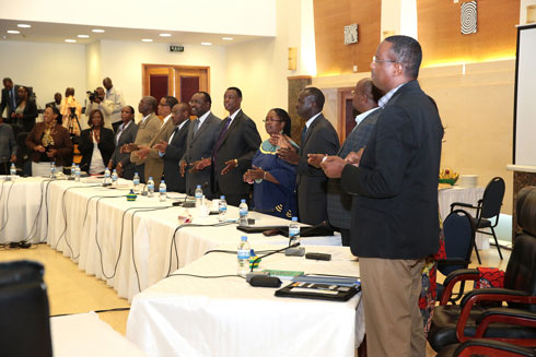 Gusobanura gahunda ya "Ndi Umunyarwanda" byahereye ku bayobozi bakuru b'igihugu tariki 08/11/2013.