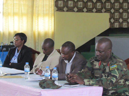 Abayobozi bari mu gikorwa cyo gushimira abatanze inkunga mu kigega Agaciro.