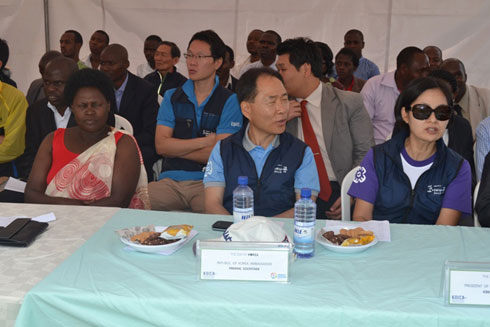 Abayobozi barimo umuyobozi w'akarere ka Musanze na Ambasaderi wa Koreya mu birori bya "Day of Korea".