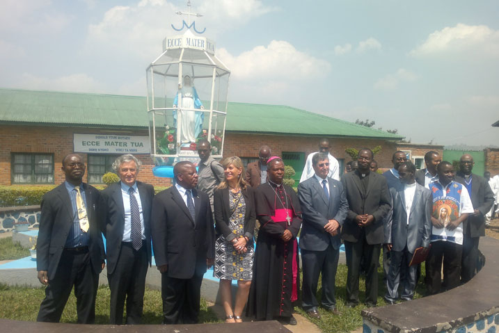 Abayobozi batandukanye bari bitabiriye uwo muhango.