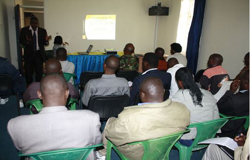 Abayobozi batandukanye basobanuriwe uko "intambwe" izakora.