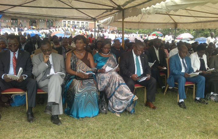 Abayobozi batandukanye mu nzego za Leta bari bitabiriye ibirori byo gutaha Paruwasi nshya ya Butete.