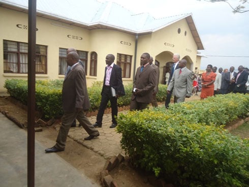 Abayobozi ku nzego zitandukanye batambagiye Ishuri rikuru rya Kibogora.