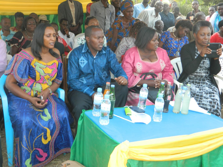 Abayobozi mu muganura ku Muganza.