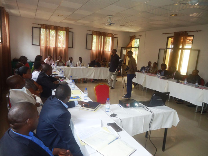 Abayobozi n'abanyamakuru bunguranye ibitekerezo.