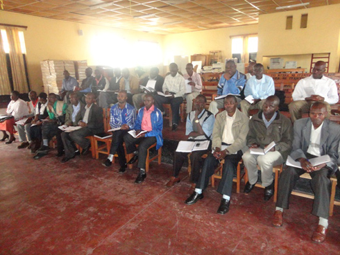 Abayobozi b'ibigo muri Musanze bitabiriye amahugurwa ku muco nyarwanda.