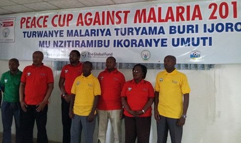 Abayobozi ba FERWAFA na Imbuto Foundation nyuma yo gusinyana amasezerano y