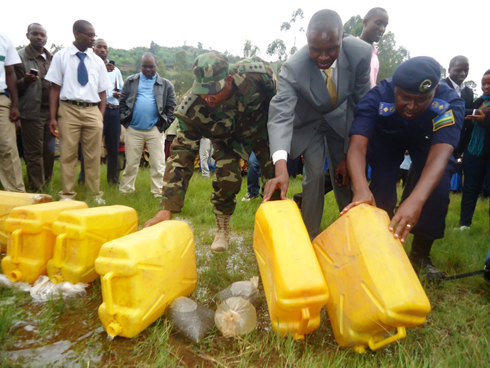 Abayobozi bamennye kanyanga imbere y