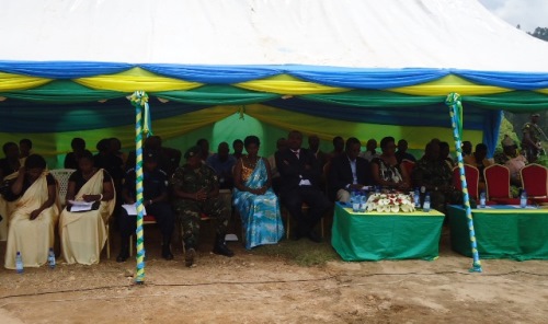 Abayobozi batandukanye bari bitabiriye kwizihiza umunsi mpuzamahanga w'abagore.