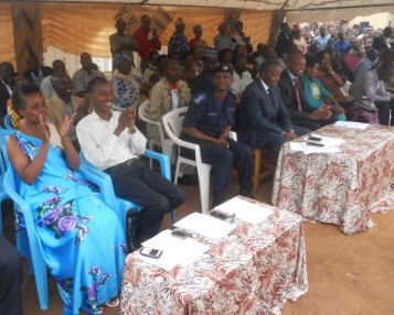 Abayobozi bo mu karere ka Kamonyi bitabiriye umunsi w'intwari.