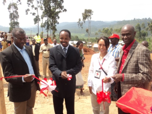 Abayobozi ku nzego zitandukanye batashye umudugudu wa Nganzo.