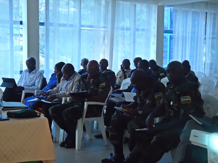 Abayobozi mu ntara y'amajyarugu mu nama y'umutekano yaguye y'intara.