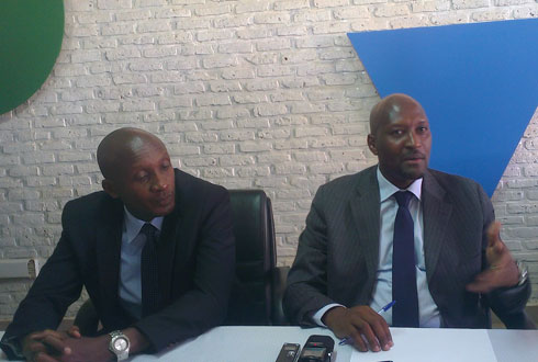 Abega na De Gaule baganira n'abanyamakuru nyuma y'amatora.