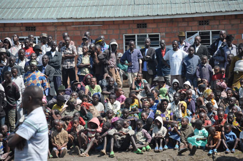 Abenshi bari mu nkambi ya Nkamira ni abana bataye amashuri.