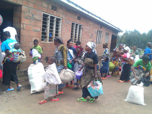 Abenshi batahuka ni abagore n'abana.