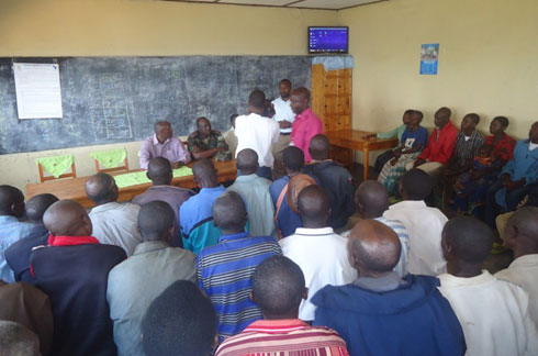 Abenshi mu baturage bo mu kagari ka Miko mu murenge wa Karengera ngo ni ubwa mbere babonye television.