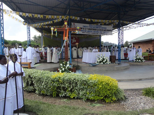 Abihaye Imana mu gitambo cya misa.