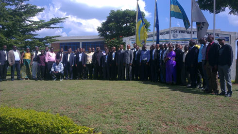 Abitabiriye amatora bose bafashe ifoto y'urwibutso.