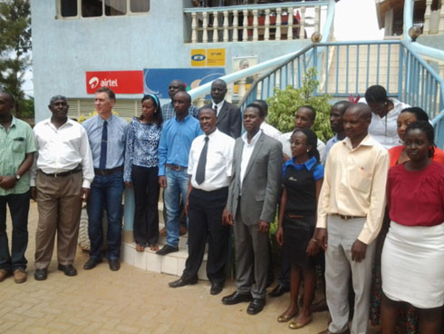 Abitabiriye aya mahugurwa bafata ifoto y'urwibutso.