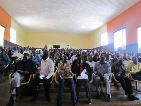 Abitabiriye inama bose bagaragaje impungenge ku bana batwara inda bakiri ku ntebe y