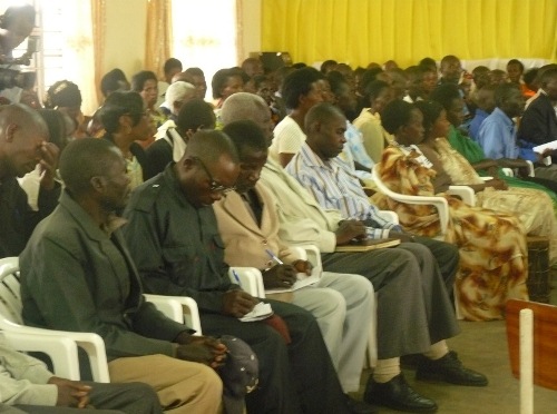 Abitabiriye Inama bateze amatwi ubuhamya bw