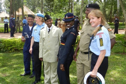 Abitabiriye amahugurwa bavuye mu bihugu binyuranye batangiye kugirana urugwiro.