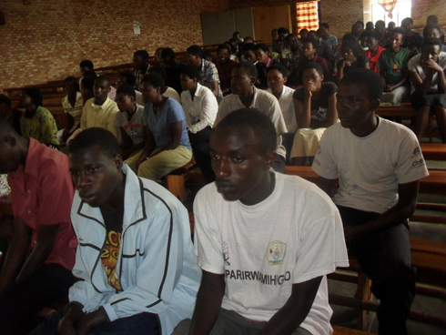 Abitabiriye ibiganiro ku kurwanya ruswa.