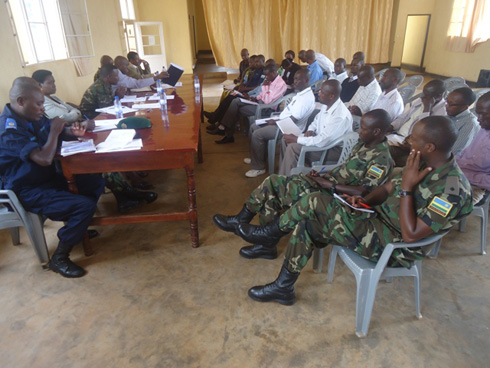 Abitabiriye inama bose bafashe ingamba zo kubungabunga umutekano.