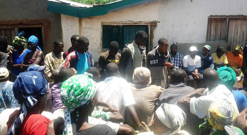 Abo bahagaze imbere ni abantu bigize indakoreka mu murenge wa Mubuga.