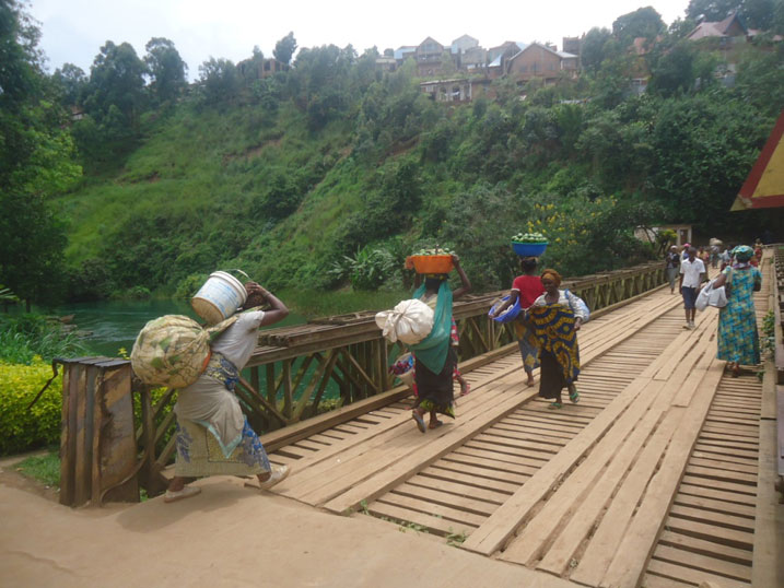 Abanyekongo bo bakomeje kwabutsa ibicuruzwa babikura mu Rwanda.