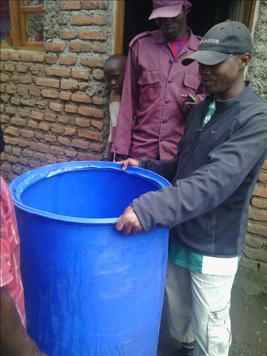 Abo ni bamwe mubafungiwe inganda zenga inzoga z