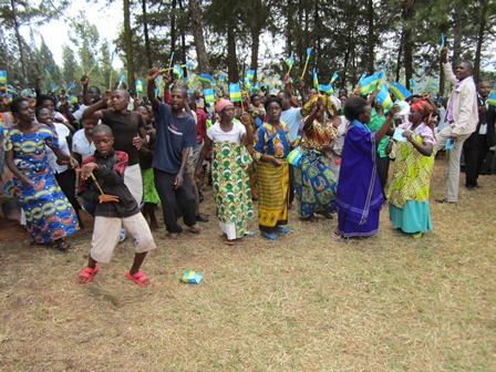 Abaturage bagaragaje ibyishimo byo kwishakamo ibisubizo by