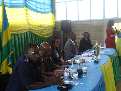 Abayobozi batandukanye bari baje kwifatanya n'Abanyabugesera. 