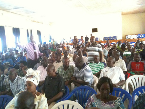 Abandi bavugiraga mu myanya yabo.