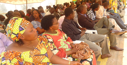 Abaturage bitabiriye uwo muhango ari benshi.