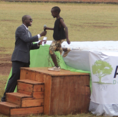 Niyibizi Gimmy abyina mu itorero "Wihogora Kibondo".