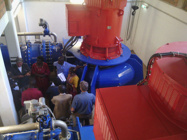 Aha bamwe mu bagize PAC basobanurirwaga aho imirimo yo kubaka Rukarara ya II igeze.