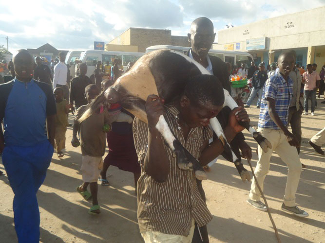 Aha baturage bari bamushoreye bamujyanye kuri polisi.