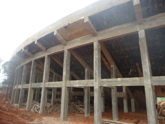 Aha ni inyuma ya sitade Huye. Meya Muzuka avuga ko igihe cyose hazaba hataratunganywa ngo hakorerwemo nk