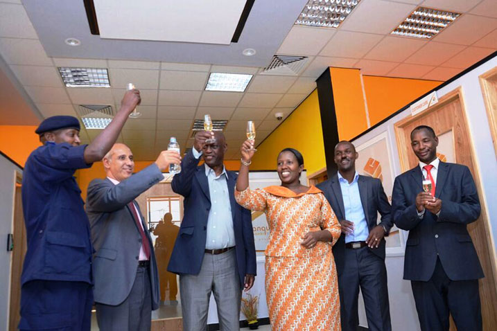 Aha, bishimiraga iyi nyubako yuzuye.