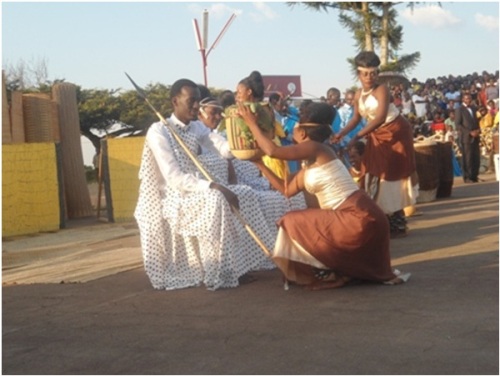 Berekana uko umwami bamuturaga ibyavuye mu musaruro w'ibyo bahinze.