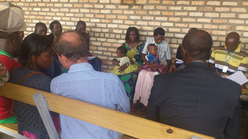 Impunzi zasabye Ambasaderi Marc Pecsteen gusaba igihugu cye kugira uruhare rugaragara mu kugarura amahoro muri Kongo.