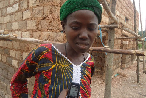 Ahamya ko abamufasha bahagaze atasubira inyuma.