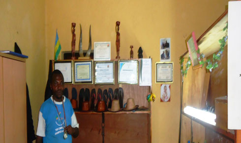 Aho akorere haboneka certificates zitandukanye z'ishimwe yagiye abona ku rwego rw'igihugu, akarere n'ahandi.