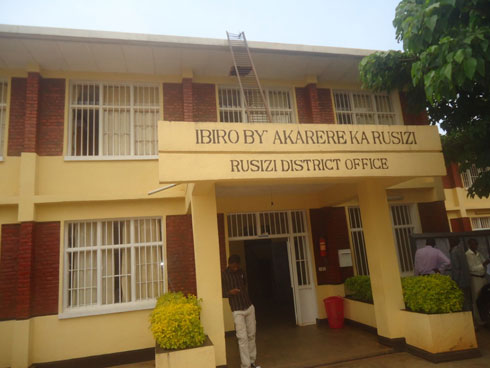 Akarere ka Rusizi karasaba kugabanya amafaranga gakoresha bitari ngombwa.