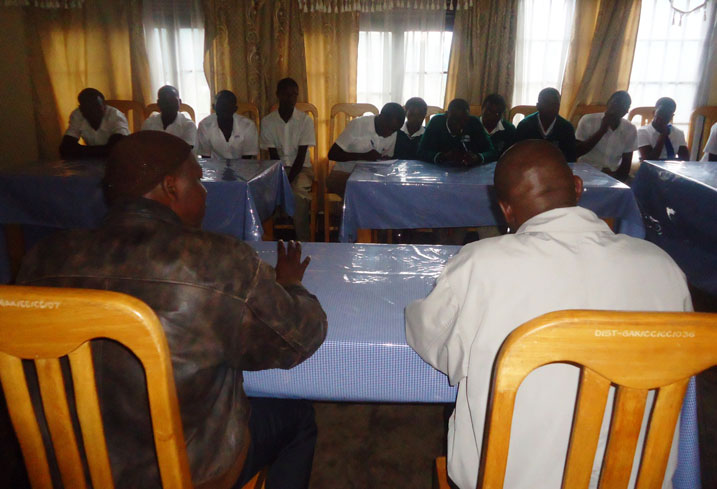 Akarere kahuje ubuyobozi bw'ishuri n'abanyeshuri ubuzima bukomeza nk'uko bwari busanzwe.