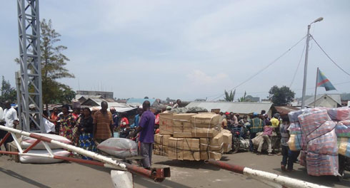 Akazi ko kwambutsa ibicuruzwa kakorwaga n'Abanyarwanda gasigaye gakorwa n'Abanyecongo.